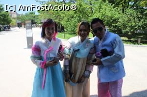 [P06] O poză de epocă alături de curetezanele Palatului Regal Joseon.  » foto by glcitizen
 - 
<span class="allrVoted glyphicon glyphicon-heart hidden" id="av808078"></span>
<a class="m-l-10 hidden" id="sv808078" onclick="voting_Foto_DelVot(,808078,21214)" role="button">șterge vot <span class="glyphicon glyphicon-remove"></span></a>
<a id="v9808078" class=" c-red"  onclick="voting_Foto_SetVot(808078)" role="button"><span class="glyphicon glyphicon-heart-empty"></span> <b>LIKE</b> = Votează poza</a> <img class="hidden"  id="f808078W9" src="/imagini/loader.gif" border="0" /><span class="AjErrMes hidden" id="e808078ErM"></span>
