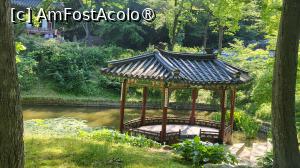 [P14] Am trecut apoi pe langa un alt iaz, Gwallamji, un loc fotogenic, iar aceasta zona pare a fi cea mai recent dezvoltata dintre gradinile din Huwon. In jurul iazului au fost construite pavilioane in diverse forme: Jondeokjeong hexagonal, Gwallamjeong in forma de evantai, Pyeomusa alungit, cu acoperis ascutit, situat pe dealul vestic si Seungjaejeong, cuibarit in padure, cu o forma eleganta, cu un acoperis din tigla.
 Gwallamjeong a fost construit la sfarsitul secolului al XIX-lea - inceputul secolului XX. » foto by geani anto
 - 
<span class="allrVoted glyphicon glyphicon-heart hidden" id="av1515860"></span>
<a class="m-l-10 hidden" id="sv1515860" onclick="voting_Foto_DelVot(,1515860,21214)" role="button">șterge vot <span class="glyphicon glyphicon-remove"></span></a>
<a id="v91515860" class=" c-red"  onclick="voting_Foto_SetVot(1515860)" role="button"><span class="glyphicon glyphicon-heart-empty"></span> <b>LIKE</b> = Votează poza</a> <img class="hidden"  id="f1515860W9" src="/imagini/loader.gif" border="0" /><span class="AjErrMes hidden" id="e1515860ErM"></span>