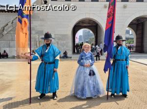 [P04] In timpul dinastiei Joseon, garzile regale erau insarcinate cu paza si patrularea portilor capitalei si a palatelor regale. Astazi, ceremonia este recreata la fel ca in perioada dinastiei Joseon, garzile regale, in tinute vibrante, efectuand un ritual precis si colorat. » foto by geani anto
 - 
<span class="allrVoted glyphicon glyphicon-heart hidden" id="av1517602"></span>
<a class="m-l-10 hidden" id="sv1517602" onclick="voting_Foto_DelVot(,1517602,21214)" role="button">șterge vot <span class="glyphicon glyphicon-remove"></span></a>
<a id="v91517602" class=" c-red"  onclick="voting_Foto_SetVot(1517602)" role="button"><span class="glyphicon glyphicon-heart-empty"></span> <b>LIKE</b> = Votează poza</a> <img class="hidden"  id="f1517602W9" src="/imagini/loader.gif" border="0" /><span class="AjErrMes hidden" id="e1517602ErM"></span>