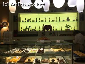 [P18] Hotel Radsor- Paradisul iubitorilor de dulciuri fine si cafea aromata.  » foto by Floria
 - 
<span class="allrVoted glyphicon glyphicon-heart hidden" id="av835644"></span>
<a class="m-l-10 hidden" id="sv835644" onclick="voting_Foto_DelVot(,835644,21229)" role="button">șterge vot <span class="glyphicon glyphicon-remove"></span></a>
<a id="v9835644" class=" c-red"  onclick="voting_Foto_SetVot(835644)" role="button"><span class="glyphicon glyphicon-heart-empty"></span> <b>LIKE</b> = Votează poza</a> <img class="hidden"  id="f835644W9" src="/imagini/loader.gif" border="0" /><span class="AjErrMes hidden" id="e835644ErM"></span>