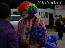 [P16] Târgul Pălincarilor & Festivalul Vinului, un clown, spre deliciul celor mici. » foto by creivean
 - 
<span class="allrVoted glyphicon glyphicon-heart hidden" id="av142747"></span>
<a class="m-l-10 hidden" id="sv142747" onclick="voting_Foto_DelVot(,142747,21233)" role="button">șterge vot <span class="glyphicon glyphicon-remove"></span></a>
<a id="v9142747" class=" c-red"  onclick="voting_Foto_SetVot(142747)" role="button"><span class="glyphicon glyphicon-heart-empty"></span> <b>LIKE</b> = Votează poza</a> <img class="hidden"  id="f142747W9" src="/imagini/loader.gif" border="0" /><span class="AjErrMes hidden" id="e142747ErM"></span>
