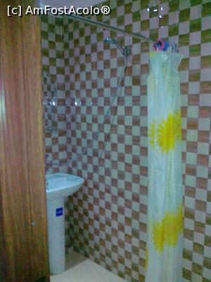 [P08] Hotel Bonus, Tbilisi - baia unei camere la etajul 3 » foto by calator65
 - 
<span class="allrVoted glyphicon glyphicon-heart hidden" id="av808462"></span>
<a class="m-l-10 hidden" id="sv808462" onclick="voting_Foto_DelVot(,808462,21246)" role="button">șterge vot <span class="glyphicon glyphicon-remove"></span></a>
<a id="v9808462" class=" c-red"  onclick="voting_Foto_SetVot(808462)" role="button"><span class="glyphicon glyphicon-heart-empty"></span> <b>LIKE</b> = Votează poza</a> <img class="hidden"  id="f808462W9" src="/imagini/loader.gif" border="0" /><span class="AjErrMes hidden" id="e808462ErM"></span>