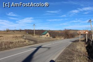 [P01] Şoseaua Câmpulung-Curtea de Argeş, indicatorul şi drumul pe lângă troiţă spre Mănăstirea Slănic, Argeş » foto by mprofeanu
 - 
<span class="allrVoted glyphicon glyphicon-heart hidden" id="av938921"></span>
<a class="m-l-10 hidden" id="sv938921" onclick="voting_Foto_DelVot(,938921,21248)" role="button">șterge vot <span class="glyphicon glyphicon-remove"></span></a>
<a id="v9938921" class=" c-red"  onclick="voting_Foto_SetVot(938921)" role="button"><span class="glyphicon glyphicon-heart-empty"></span> <b>LIKE</b> = Votează poza</a> <img class="hidden"  id="f938921W9" src="/imagini/loader.gif" border="0" /><span class="AjErrMes hidden" id="e938921ErM"></span>