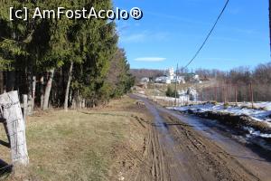 [P06] Mănăstirea Slănic, Argeş, Biserica „Naşterea Maicii Domnului” se zăreşte în depărtare » foto by mprofeanu
 - 
<span class="allrVoted glyphicon glyphicon-heart hidden" id="av938928"></span>
<a class="m-l-10 hidden" id="sv938928" onclick="voting_Foto_DelVot(,938928,21248)" role="button">șterge vot <span class="glyphicon glyphicon-remove"></span></a>
<a id="v9938928" class=" c-red"  onclick="voting_Foto_SetVot(938928)" role="button"><span class="glyphicon glyphicon-heart-empty"></span> <b>LIKE</b> = Votează poza</a> <img class="hidden"  id="f938928W9" src="/imagini/loader.gif" border="0" /><span class="AjErrMes hidden" id="e938928ErM"></span>