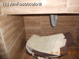 [P14] prosoapele erau puse într-un coș sub chiuvetă » foto by zlatna
 - 
<span class="allrVoted glyphicon glyphicon-heart hidden" id="av916346"></span>
<a class="m-l-10 hidden" id="sv916346" onclick="voting_Foto_DelVot(,916346,21278)" role="button">șterge vot <span class="glyphicon glyphicon-remove"></span></a>
<a id="v9916346" class=" c-red"  onclick="voting_Foto_SetVot(916346)" role="button"><span class="glyphicon glyphicon-heart-empty"></span> <b>LIKE</b> = Votează poza</a> <img class="hidden"  id="f916346W9" src="/imagini/loader.gif" border="0" /><span class="AjErrMes hidden" id="e916346ErM"></span>