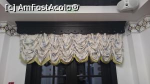 [P40] Draperii la geamurile din restaurant.  » foto by Aurici
 - 
<span class="allrVoted glyphicon glyphicon-heart hidden" id="av815745"></span>
<a class="m-l-10 hidden" id="sv815745" onclick="voting_Foto_DelVot(,815745,21304)" role="button">șterge vot <span class="glyphicon glyphicon-remove"></span></a>
<a id="v9815745" class=" c-red"  onclick="voting_Foto_SetVot(815745)" role="button"><span class="glyphicon glyphicon-heart-empty"></span> <b>LIKE</b> = Votează poza</a> <img class="hidden"  id="f815745W9" src="/imagini/loader.gif" border="0" /><span class="AjErrMes hidden" id="e815745ErM"></span>