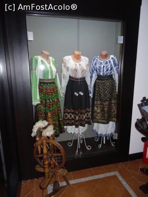 [P10] Vitrine hol intrare. » foto by tata123 🔱
 - 
<span class="allrVoted glyphicon glyphicon-heart hidden" id="av1199658"></span>
<a class="m-l-10 hidden" id="sv1199658" onclick="voting_Foto_DelVot(,1199658,21304)" role="button">șterge vot <span class="glyphicon glyphicon-remove"></span></a>
<a id="v91199658" class=" c-red"  onclick="voting_Foto_SetVot(1199658)" role="button"><span class="glyphicon glyphicon-heart-empty"></span> <b>LIKE</b> = Votează poza</a> <img class="hidden"  id="f1199658W9" src="/imagini/loader.gif" border="0" /><span class="AjErrMes hidden" id="e1199658ErM"></span>