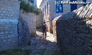 [P03] Uliţa din Monodendri ce duce la canionul Vikos Gorge, regiunea Epir, Grecia.  » foto by traian.leuca †
 - 
<span class="allrVoted glyphicon glyphicon-heart hidden" id="av574423"></span>
<a class="m-l-10 hidden" id="sv574423" onclick="voting_Foto_DelVot(,574423,21484)" role="button">șterge vot <span class="glyphicon glyphicon-remove"></span></a>
<a id="v9574423" class=" c-red"  onclick="voting_Foto_SetVot(574423)" role="button"><span class="glyphicon glyphicon-heart-empty"></span> <b>LIKE</b> = Votează poza</a> <img class="hidden"  id="f574423W9" src="/imagini/loader.gif" border="0" /><span class="AjErrMes hidden" id="e574423ErM"></span>