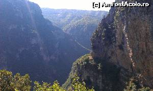 [P06] Canionul Vikos Gorge văzut de pe terasa mănăstirii Sf. Paraschiva de la marginea satului Monodendri, regiunea Epir, Grecia.  » foto by traian.leuca †
 - 
<span class="allrVoted glyphicon glyphicon-heart hidden" id="av574426"></span>
<a class="m-l-10 hidden" id="sv574426" onclick="voting_Foto_DelVot(,574426,21484)" role="button">șterge vot <span class="glyphicon glyphicon-remove"></span></a>
<a id="v9574426" class=" c-red"  onclick="voting_Foto_SetVot(574426)" role="button"><span class="glyphicon glyphicon-heart-empty"></span> <b>LIKE</b> = Votează poza</a> <img class="hidden"  id="f574426W9" src="/imagini/loader.gif" border="0" /><span class="AjErrMes hidden" id="e574426ErM"></span>