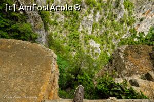 [P15] Pe un pod de lemn, undeva pe peretele Canionului Vikos. Erau doar 400 m pana jos!  » foto by Vlahos2003
 - 
<span class="allrVoted glyphicon glyphicon-heart hidden" id="av713589"></span>
<a class="m-l-10 hidden" id="sv713589" onclick="voting_Foto_DelVot(,713589,21484)" role="button">șterge vot <span class="glyphicon glyphicon-remove"></span></a>
<a id="v9713589" class=" c-red"  onclick="voting_Foto_SetVot(713589)" role="button"><span class="glyphicon glyphicon-heart-empty"></span> <b>LIKE</b> = Votează poza</a> <img class="hidden"  id="f713589W9" src="/imagini/loader.gif" border="0" /><span class="AjErrMes hidden" id="e713589ErM"></span>