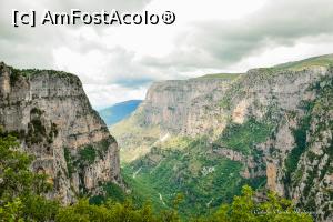 [P74] Canionul Vikos la Oxya. Jos se poate observa Raul Voidomatis.  » foto by Vlahos2003
 - 
<span class="allrVoted glyphicon glyphicon-heart hidden" id="av713648"></span>
<a class="m-l-10 hidden" id="sv713648" onclick="voting_Foto_DelVot(,713648,21484)" role="button">șterge vot <span class="glyphicon glyphicon-remove"></span></a>
<a id="v9713648" class=" c-red"  onclick="voting_Foto_SetVot(713648)" role="button"><span class="glyphicon glyphicon-heart-empty"></span> <b>LIKE</b> = Votează poza</a> <img class="hidden"  id="f713648W9" src="/imagini/loader.gif" border="0" /><span class="AjErrMes hidden" id="e713648ErM"></span>