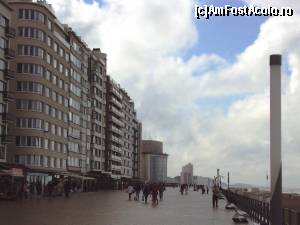 [P11] Faleza din Oostende, cu blocuri înalte şi destul de urâte.  » foto by Carmen Ion
 - 
<span class="allrVoted glyphicon glyphicon-heart hidden" id="av683593"></span>
<a class="m-l-10 hidden" id="sv683593" onclick="voting_Foto_DelVot(,683593,21502)" role="button">șterge vot <span class="glyphicon glyphicon-remove"></span></a>
<a id="v9683593" class=" c-red"  onclick="voting_Foto_SetVot(683593)" role="button"><span class="glyphicon glyphicon-heart-empty"></span> <b>LIKE</b> = Votează poza</a> <img class="hidden"  id="f683593W9" src="/imagini/loader.gif" border="0" /><span class="AjErrMes hidden" id="e683593ErM"></span>