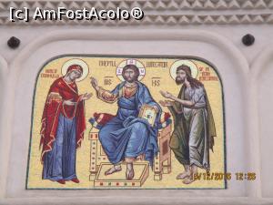 [P10] Icoana mobila din centrul exteriorului pridvorului.  » foto by elviramvio
 - 
<span class="allrVoted glyphicon glyphicon-heart hidden" id="av819732"></span>
<a class="m-l-10 hidden" id="sv819732" onclick="voting_Foto_DelVot(,819732,21512)" role="button">șterge vot <span class="glyphicon glyphicon-remove"></span></a>
<a id="v9819732" class=" c-red"  onclick="voting_Foto_SetVot(819732)" role="button"><span class="glyphicon glyphicon-heart-empty"></span> <b>LIKE</b> = Votează poza</a> <img class="hidden"  id="f819732W9" src="/imagini/loader.gif" border="0" /><span class="AjErrMes hidden" id="e819732ErM"></span>