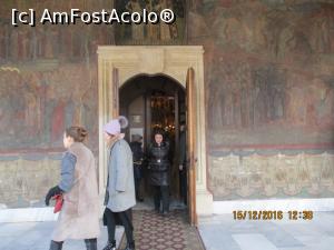 [P16] Pridvor si usa de intrare in biserica.  » foto by elviramvio
 - 
<span class="allrVoted glyphicon glyphicon-heart hidden" id="av819738"></span>
<a class="m-l-10 hidden" id="sv819738" onclick="voting_Foto_DelVot(,819738,21512)" role="button">șterge vot <span class="glyphicon glyphicon-remove"></span></a>
<a id="v9819738" class=" c-red"  onclick="voting_Foto_SetVot(819738)" role="button"><span class="glyphicon glyphicon-heart-empty"></span> <b>LIKE</b> = Votează poza</a> <img class="hidden"  id="f819738W9" src="/imagini/loader.gif" border="0" /><span class="AjErrMes hidden" id="e819738ErM"></span>