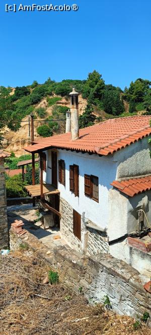 [P26] Old Nikiti - case vechi. » foto by tata123 🔱
 - 
<span class="allrVoted glyphicon glyphicon-heart hidden" id="av1500243"></span>
<a class="m-l-10 hidden" id="sv1500243" onclick="voting_Foto_DelVot(,1500243,21533)" role="button">șterge vot <span class="glyphicon glyphicon-remove"></span></a>
<a id="v91500243" class=" c-red"  onclick="voting_Foto_SetVot(1500243)" role="button"><span class="glyphicon glyphicon-heart-empty"></span> <b>LIKE</b> = Votează poza</a> <img class="hidden"  id="f1500243W9" src="/imagini/loader.gif" border="0" /><span class="AjErrMes hidden" id="e1500243ErM"></span>