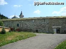 [P31] Manastirea Slatina, aleea spre intrare.
Parea obositoare linistea si pacea din acea zona. In partea cealalta este o superba alee strajuita de brazi, verdeata... » foto by alauli-88
 - 
<span class="allrVoted glyphicon glyphicon-heart hidden" id="av222775"></span>
<a class="m-l-10 hidden" id="sv222775" onclick="voting_Foto_DelVot(,222775,21670)" role="button">șterge vot <span class="glyphicon glyphicon-remove"></span></a>
<a id="v9222775" class=" c-red"  onclick="voting_Foto_SetVot(222775)" role="button"><span class="glyphicon glyphicon-heart-empty"></span> <b>LIKE</b> = Votează poza</a> <img class="hidden"  id="f222775W9" src="/imagini/loader.gif" border="0" /><span class="AjErrMes hidden" id="e222775ErM"></span>