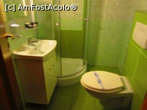 [P02] Baia cu wc-ul suspendat!  » foto by vulpe mihaela
 - 
<span class="allrVoted glyphicon glyphicon-heart hidden" id="av844133"></span>
<a class="m-l-10 hidden" id="sv844133" onclick="voting_Foto_DelVot(,844133,21738)" role="button">șterge vot <span class="glyphicon glyphicon-remove"></span></a>
<a id="v9844133" class=" c-red"  onclick="voting_Foto_SetVot(844133)" role="button"><span class="glyphicon glyphicon-heart-empty"></span> <b>LIKE</b> = Votează poza</a> <img class="hidden"  id="f844133W9" src="/imagini/loader.gif" border="0" /><span class="AjErrMes hidden" id="e844133ErM"></span>