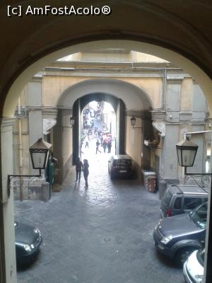 [P07] dincolo de porti, se afla via Toledo » foto by alinna
 - 
<span class="allrVoted glyphicon glyphicon-heart hidden" id="av845891"></span>
<a class="m-l-10 hidden" id="sv845891" onclick="voting_Foto_DelVot(,845891,21777)" role="button">șterge vot <span class="glyphicon glyphicon-remove"></span></a>
<a id="v9845891" class=" c-red"  onclick="voting_Foto_SetVot(845891)" role="button"><span class="glyphicon glyphicon-heart-empty"></span> <b>LIKE</b> = Votează poza</a> <img class="hidden"  id="f845891W9" src="/imagini/loader.gif" border="0" /><span class="AjErrMes hidden" id="e845891ErM"></span>