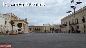 [P04] Piața St. George, din Valleta.  » foto by Costi
 - 
<span class="allrVoted glyphicon glyphicon-heart hidden" id="av718591"></span>
<a class="m-l-10 hidden" id="sv718591" onclick="voting_Foto_DelVot(,718591,21813)" role="button">șterge vot <span class="glyphicon glyphicon-remove"></span></a>
<a id="v9718591" class=" c-red"  onclick="voting_Foto_SetVot(718591)" role="button"><span class="glyphicon glyphicon-heart-empty"></span> <b>LIKE</b> = Votează poza</a> <img class="hidden"  id="f718591W9" src="/imagini/loader.gif" border="0" /><span class="AjErrMes hidden" id="e718591ErM"></span>
