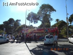 [P09] Mdina, aglomerație la autobuz. Era căldură mare! » foto by krisstinna
 - 
<span class="allrVoted glyphicon glyphicon-heart hidden" id="av913349"></span>
<a class="m-l-10 hidden" id="sv913349" onclick="voting_Foto_DelVot(,913349,21813)" role="button">șterge vot <span class="glyphicon glyphicon-remove"></span></a>
<a id="v9913349" class=" c-red"  onclick="voting_Foto_SetVot(913349)" role="button"><span class="glyphicon glyphicon-heart-empty"></span> <b>LIKE</b> = Votează poza</a> <img class="hidden"  id="f913349W9" src="/imagini/loader.gif" border="0" /><span class="AjErrMes hidden" id="e913349ErM"></span>