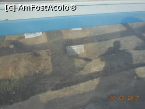 [P07] Cetatea Sucidava - Prin geam, fotografiem rămășițele unei vechi locuințe.  » foto by iulianic
 - 
<span class="allrVoted glyphicon glyphicon-heart hidden" id="av961852"></span>
<a class="m-l-10 hidden" id="sv961852" onclick="voting_Foto_DelVot(,961852,21840)" role="button">șterge vot <span class="glyphicon glyphicon-remove"></span></a>
<a id="v9961852" class=" c-red"  onclick="voting_Foto_SetVot(961852)" role="button"><span class="glyphicon glyphicon-heart-empty"></span> <b>LIKE</b> = Votează poza</a> <img class="hidden"  id="f961852W9" src="/imagini/loader.gif" border="0" /><span class="AjErrMes hidden" id="e961852ErM"></span>