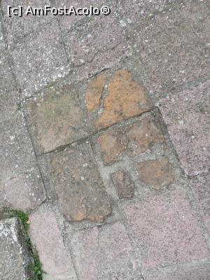 [P18] Patru cărămizi din pavajul original al basilicii - Cetatea Sucidava.  » foto by tata123 🔱
 - 
<span class="allrVoted glyphicon glyphicon-heart hidden" id="av850751"></span>
<a class="m-l-10 hidden" id="sv850751" onclick="voting_Foto_DelVot(,850751,21840)" role="button">șterge vot <span class="glyphicon glyphicon-remove"></span></a>
<a id="v9850751" class=" c-red"  onclick="voting_Foto_SetVot(850751)" role="button"><span class="glyphicon glyphicon-heart-empty"></span> <b>LIKE</b> = Votează poza</a> <img class="hidden"  id="f850751W9" src="/imagini/loader.gif" border="0" /><span class="AjErrMes hidden" id="e850751ErM"></span>