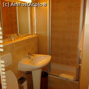 [P04] Cabina de duș » foto by dognean
 - 
<span class="allrVoted glyphicon glyphicon-heart hidden" id="av851502"></span>
<a class="m-l-10 hidden" id="sv851502" onclick="voting_Foto_DelVot(,851502,21850)" role="button">șterge vot <span class="glyphicon glyphicon-remove"></span></a>
<a id="v9851502" class=" c-red"  onclick="voting_Foto_SetVot(851502)" role="button"><span class="glyphicon glyphicon-heart-empty"></span> <b>LIKE</b> = Votează poza</a> <img class="hidden"  id="f851502W9" src="/imagini/loader.gif" border="0" /><span class="AjErrMes hidden" id="e851502ErM"></span>