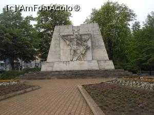 [P15] Shumen - În centru, Monumentul Eroilor. » foto by iulianic
 - 
<span class="allrVoted glyphicon glyphicon-heart hidden" id="av1427427"></span>
<a class="m-l-10 hidden" id="sv1427427" onclick="voting_Foto_DelVot(,1427427,21900)" role="button">șterge vot <span class="glyphicon glyphicon-remove"></span></a>
<a id="v91427427" class=" c-red"  onclick="voting_Foto_SetVot(1427427)" role="button"><span class="glyphicon glyphicon-heart-empty"></span> <b>LIKE</b> = Votează poza</a> <img class="hidden"  id="f1427427W9" src="/imagini/loader.gif" border="0" /><span class="AjErrMes hidden" id="e1427427ErM"></span>