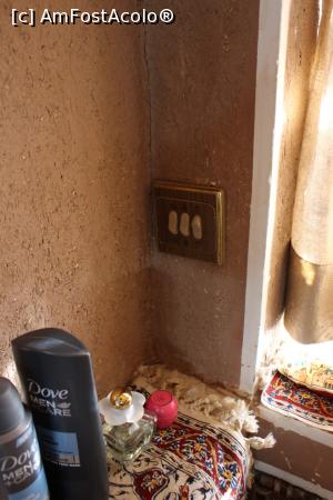 [P25] Kashan, Casa de Oaspeți Ehsan, Colțul cosmetic dar și locul de reglare a aerului condiționat. Vara cred că este foarte cald..... » foto by mprofeanu
 - 
<span class="allrVoted glyphicon glyphicon-heart hidden" id="av856471"></span>
<a class="m-l-10 hidden" id="sv856471" onclick="voting_Foto_DelVot(,856471,21921)" role="button">șterge vot <span class="glyphicon glyphicon-remove"></span></a>
<a id="v9856471" class=" c-red"  onclick="voting_Foto_SetVot(856471)" role="button"><span class="glyphicon glyphicon-heart-empty"></span> <b>LIKE</b> = Votează poza</a> <img class="hidden"  id="f856471W9" src="/imagini/loader.gif" border="0" /><span class="AjErrMes hidden" id="e856471ErM"></span>