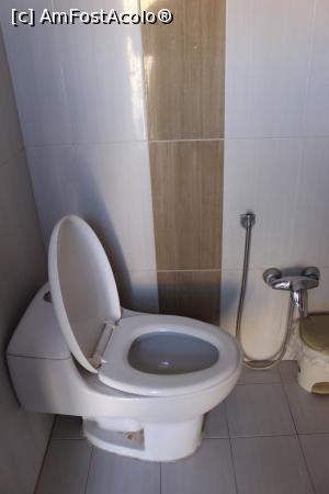 [P27] Kashan, Casa de Oaspeți Ehsan, Baia cu toate dotările necesare » foto by mprofeanu
 - 
<span class="allrVoted glyphicon glyphicon-heart hidden" id="av856474"></span>
<a class="m-l-10 hidden" id="sv856474" onclick="voting_Foto_DelVot(,856474,21921)" role="button">șterge vot <span class="glyphicon glyphicon-remove"></span></a>
<a id="v9856474" class=" c-red"  onclick="voting_Foto_SetVot(856474)" role="button"><span class="glyphicon glyphicon-heart-empty"></span> <b>LIKE</b> = Votează poza</a> <img class="hidden"  id="f856474W9" src="/imagini/loader.gif" border="0" /><span class="AjErrMes hidden" id="e856474ErM"></span>