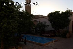 [P31] Kashan, Casa de Oaspeți Ehsan, Curtea interioară spre înserat » foto by mprofeanu
 - 
<span class="allrVoted glyphicon glyphicon-heart hidden" id="av856485"></span>
<a class="m-l-10 hidden" id="sv856485" onclick="voting_Foto_DelVot(,856485,21921)" role="button">șterge vot <span class="glyphicon glyphicon-remove"></span></a>
<a id="v9856485" class=" c-red"  onclick="voting_Foto_SetVot(856485)" role="button"><span class="glyphicon glyphicon-heart-empty"></span> <b>LIKE</b> = Votează poza</a> <img class="hidden"  id="f856485W9" src="/imagini/loader.gif" border="0" /><span class="AjErrMes hidden" id="e856485ErM"></span>