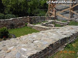 [P14] Mănăstirea Nucet - Ziduri de incintă din sec. XVI-XVII năruite până în temelie.  » foto by iulianic
 - 
<span class="allrVoted glyphicon glyphicon-heart hidden" id="av649012"></span>
<a class="m-l-10 hidden" id="sv649012" onclick="voting_Foto_DelVot(,649012,21922)" role="button">șterge vot <span class="glyphicon glyphicon-remove"></span></a>
<a id="v9649012" class=" c-red"  onclick="voting_Foto_SetVot(649012)" role="button"><span class="glyphicon glyphicon-heart-empty"></span> <b>LIKE</b> = Votează poza</a> <img class="hidden"  id="f649012W9" src="/imagini/loader.gif" border="0" /><span class="AjErrMes hidden" id="e649012ErM"></span>