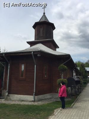 [P04] Biserica paraclis din lemn. In directia unde priveste Ema erau copiii care admirau poneii.  » foto by Dan&Ema
 - 
<span class="allrVoted glyphicon glyphicon-heart hidden" id="av856416"></span>
<a class="m-l-10 hidden" id="sv856416" onclick="voting_Foto_DelVot(,856416,21922)" role="button">șterge vot <span class="glyphicon glyphicon-remove"></span></a>
<a id="v9856416" class=" c-red"  onclick="voting_Foto_SetVot(856416)" role="button"><span class="glyphicon glyphicon-heart-empty"></span> <b>LIKE</b> = Votează poza</a> <img class="hidden"  id="f856416W9" src="/imagini/loader.gif" border="0" /><span class="AjErrMes hidden" id="e856416ErM"></span>