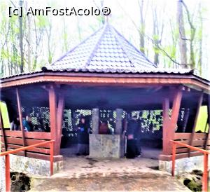 [P25] Fântâna de leac cu foişor » foto by Michi
 - 
<span class="allrVoted glyphicon glyphicon-heart hidden" id="av1367524"></span>
<a class="m-l-10 hidden" id="sv1367524" onclick="voting_Foto_DelVot(,1367524,21922)" role="button">șterge vot <span class="glyphicon glyphicon-remove"></span></a>
<a id="v91367524" class=" c-red"  onclick="voting_Foto_SetVot(1367524)" role="button"><span class="glyphicon glyphicon-heart-empty"></span> <b>LIKE</b> = Votează poza</a> <img class="hidden"  id="f1367524W9" src="/imagini/loader.gif" border="0" /><span class="AjErrMes hidden" id="e1367524ErM"></span>