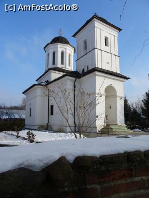 [P07] Biserica „Sf. Gheorghe” - Mănăstirea Nucet, Dâmbovița.  » foto by tata123 🔱
 - 
<span class="allrVoted glyphicon glyphicon-heart hidden" id="av1053761"></span>
<a class="m-l-10 hidden" id="sv1053761" onclick="voting_Foto_DelVot(,1053761,21922)" role="button">șterge vot <span class="glyphicon glyphicon-remove"></span></a>
<a id="v91053761" class=" c-red"  onclick="voting_Foto_SetVot(1053761)" role="button"><span class="glyphicon glyphicon-heart-empty"></span> <b>LIKE</b> = Votează poza</a> <img class="hidden"  id="f1053761W9" src="/imagini/loader.gif" border="0" /><span class="AjErrMes hidden" id="e1053761ErM"></span>