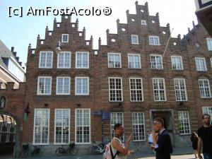 [P25] Arhitectura locală... case cu frontoane dantelate.  » foto by mireille
 - 
<span class="allrVoted glyphicon glyphicon-heart hidden" id="av857214"></span>
<a class="m-l-10 hidden" id="sv857214" onclick="voting_Foto_DelVot(,857214,21937)" role="button">șterge vot <span class="glyphicon glyphicon-remove"></span></a>
<a id="v9857214" class=" c-red"  onclick="voting_Foto_SetVot(857214)" role="button"><span class="glyphicon glyphicon-heart-empty"></span> <b>LIKE</b> = Votează poza</a> <img class="hidden"  id="f857214W9" src="/imagini/loader.gif" border="0" /><span class="AjErrMes hidden" id="e857214ErM"></span>