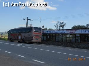 [P16] Costești - Popas 'La Matei' și autocarul nostru staționat vis-a-vis de Restaurant Poliana.  » foto by iulianic
 - 
<span class="allrVoted glyphicon glyphicon-heart hidden" id="av857311"></span>
<a class="m-l-10 hidden" id="sv857311" onclick="voting_Foto_DelVot(,857311,21941)" role="button">șterge vot <span class="glyphicon glyphicon-remove"></span></a>
<a id="v9857311" class=" c-red"  onclick="voting_Foto_SetVot(857311)" role="button"><span class="glyphicon glyphicon-heart-empty"></span> <b>LIKE</b> = Votează poza</a> <img class="hidden"  id="f857311W9" src="/imagini/loader.gif" border="0" /><span class="AjErrMes hidden" id="e857311ErM"></span>