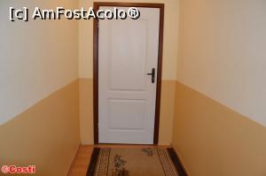 [P07] Ușa de la intrarea „apartamentului” format din tandemul de camere în care am stat la mansarda hotelului Miraj » foto by Costi
 - 
<span class="allrVoted glyphicon glyphicon-heart hidden" id="av857638"></span>
<a class="m-l-10 hidden" id="sv857638" onclick="voting_Foto_DelVot(,857638,21945)" role="button">șterge vot <span class="glyphicon glyphicon-remove"></span></a>
<a id="v9857638" class=" c-red"  onclick="voting_Foto_SetVot(857638)" role="button"><span class="glyphicon glyphicon-heart-empty"></span> <b>LIKE</b> = Votează poza</a> <img class="hidden"  id="f857638W9" src="/imagini/loader.gif" border="0" /><span class="AjErrMes hidden" id="e857638ErM"></span>