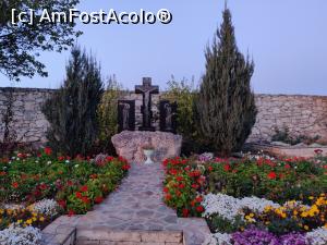 [P17] Complexul istorico - muzeal Orheiul Vechi, Biserica Sfânta Maria construită în anul 1904, curtea » foto by Dana2008
 - 
<span class="allrVoted glyphicon glyphicon-heart hidden" id="av1119128"></span>
<a class="m-l-10 hidden" id="sv1119128" onclick="voting_Foto_DelVot(,1119128,21955)" role="button">șterge vot <span class="glyphicon glyphicon-remove"></span></a>
<a id="v91119128" class=" c-red"  onclick="voting_Foto_SetVot(1119128)" role="button"><span class="glyphicon glyphicon-heart-empty"></span> <b>LIKE</b> = Votează poza</a> <img class="hidden"  id="f1119128W9" src="/imagini/loader.gif" border="0" /><span class="AjErrMes hidden" id="e1119128ErM"></span>