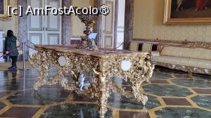 [P31] In centrul camerei este o masa in stil neo-baroc din lemn aurit si sculptat. » foto by geani anto
 - 
<span class="allrVoted glyphicon glyphicon-heart hidden" id="av1411100"></span>
<a class="m-l-10 hidden" id="sv1411100" onclick="voting_Foto_DelVot(,1411100,21978)" role="button">șterge vot <span class="glyphicon glyphicon-remove"></span></a>
<a id="v91411100" class=" c-red"  onclick="voting_Foto_SetVot(1411100)" role="button"><span class="glyphicon glyphicon-heart-empty"></span> <b>LIKE</b> = Votează poza</a> <img class="hidden"  id="f1411100W9" src="/imagini/loader.gif" border="0" /><span class="AjErrMes hidden" id="e1411100ErM"></span>
