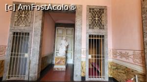 [P38] „Scaunul zburator” , adica liftul, care facea legatura intre nivelele 1 si 2. „Cutia”  ce adapostea scaunul este din lemn de castan, iar interiorul din lemn de artar. Accesul la mecanismul care il misca se facea din casa ingusta a scarii, din partea stanga.  » foto by geani anto
 - 
<span class="allrVoted glyphicon glyphicon-heart hidden" id="av1411107"></span>
<a class="m-l-10 hidden" id="sv1411107" onclick="voting_Foto_DelVot(,1411107,21978)" role="button">șterge vot <span class="glyphicon glyphicon-remove"></span></a>
<a id="v91411107" class=" c-red"  onclick="voting_Foto_SetVot(1411107)" role="button"><span class="glyphicon glyphicon-heart-empty"></span> <b>LIKE</b> = Votează poza</a> <img class="hidden"  id="f1411107W9" src="/imagini/loader.gif" border="0" /><span class="AjErrMes hidden" id="e1411107ErM"></span>