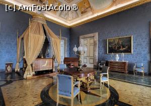 [P57] Dormitorul lui Francisc al II-lea este decorat in stil Empire, in lemn de mahon si bronz aurit, constand intr-un pat cu baldachin, 2 masute de pat, 2 comode cu sertare, un birou de scris si o masa rotunda cu trei picioare in forma de leu inaripat. Pe cele doua comode sunt statui din marmura. » foto by geani anto
 - 
<span class="allrVoted glyphicon glyphicon-heart hidden" id="av1411126"></span>
<a class="m-l-10 hidden" id="sv1411126" onclick="voting_Foto_DelVot(,1411126,21978)" role="button">șterge vot <span class="glyphicon glyphicon-remove"></span></a>
<a id="v91411126" class=" c-red"  onclick="voting_Foto_SetVot(1411126)" role="button"><span class="glyphicon glyphicon-heart-empty"></span> <b>LIKE</b> = Votează poza</a> <img class="hidden"  id="f1411126W9" src="/imagini/loader.gif" border="0" /><span class="AjErrMes hidden" id="e1411126ErM"></span>