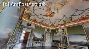[P01] In Sala primaverii, pe tavan se afla o fresca ce reprezinta Alegoria primaverii. Pe pereti sunt cinci panze infatisand porturile Campaniei, parte a seriei dedicate porturilor regatului Napoli.  » foto by geani anto
 - 
<span class="allrVoted glyphicon glyphicon-heart hidden" id="av1411276"></span>
<a class="m-l-10 hidden" id="sv1411276" onclick="voting_Foto_DelVot(,1411276,21978)" role="button">șterge vot <span class="glyphicon glyphicon-remove"></span></a>
<a id="v91411276" class=" c-red"  onclick="voting_Foto_SetVot(1411276)" role="button"><span class="glyphicon glyphicon-heart-empty"></span> <b>LIKE</b> = Votează poza</a> <img class="hidden"  id="f1411276W9" src="/imagini/loader.gif" border="0" /><span class="AjErrMes hidden" id="e1411276ErM"></span>