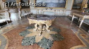 [P11] In centrul camerei este o masa decorata cu pietre semipretioase, in centru avand doua agate mari ovale inconjurate de insertii de mozaic reprezentand flori, fluturi si alte insecte, pe un suport de piatra, opera directorului Laboratorului regal de pietre semipretioase din Napoli. » foto by geani anto
 - 
<span class="allrVoted glyphicon glyphicon-heart hidden" id="av1411286"></span>
<a class="m-l-10 hidden" id="sv1411286" onclick="voting_Foto_DelVot(,1411286,21978)" role="button">șterge vot <span class="glyphicon glyphicon-remove"></span></a>
<a id="v91411286" class=" c-red"  onclick="voting_Foto_SetVot(1411286)" role="button"><span class="glyphicon glyphicon-heart-empty"></span> <b>LIKE</b> = Votează poza</a> <img class="hidden"  id="f1411286W9" src="/imagini/loader.gif" border="0" /><span class="AjErrMes hidden" id="e1411286ErM"></span>