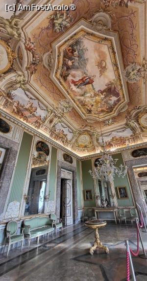 [P03] Sala verii- in centrul camerei este masa din sec. al XIX-lea, cu un blat din lemn pietrificat, atribuit unui naturalist, chimist si savant in mineralogie, care nu a dezvaluit secretul procesului de pietrificare a conceptului sau, ramanand necunoscut chiar si in zilele noastre. » foto by geani anto
 - 
<span class="allrVoted glyphicon glyphicon-heart hidden" id="av1411278"></span>
<a class="m-l-10 hidden" id="sv1411278" onclick="voting_Foto_DelVot(,1411278,21978)" role="button">șterge vot <span class="glyphicon glyphicon-remove"></span></a>
<a id="v91411278" class=" c-red"  onclick="voting_Foto_SetVot(1411278)" role="button"><span class="glyphicon glyphicon-heart-empty"></span> <b>LIKE</b> = Votează poza</a> <img class="hidden"  id="f1411278W9" src="/imagini/loader.gif" border="0" /><span class="AjErrMes hidden" id="e1411278ErM"></span>