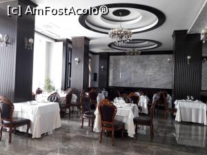 [P35] restaurantul din stanga recepției » foto by silvia tudoran
 - 
<span class="allrVoted glyphicon glyphicon-heart hidden" id="av1001270"></span>
<a class="m-l-10 hidden" id="sv1001270" onclick="voting_Foto_DelVot(,1001270,21990)" role="button">șterge vot <span class="glyphicon glyphicon-remove"></span></a>
<a id="v91001270" class=" c-red"  onclick="voting_Foto_SetVot(1001270)" role="button"><span class="glyphicon glyphicon-heart-empty"></span> <b>LIKE</b> = Votează poza</a> <img class="hidden"  id="f1001270W9" src="/imagini/loader.gif" border="0" /><span class="AjErrMes hidden" id="e1001270ErM"></span>
