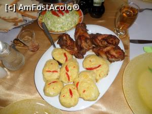 [P08] Ceafă de porc, împletită cu bacon, şi cartofi la cuptor umpluţi cu telemea.  » foto by Safta Radu
 - 
<span class="allrVoted glyphicon glyphicon-heart hidden" id="av860804"></span>
<a class="m-l-10 hidden" id="sv860804" onclick="voting_Foto_DelVot(,860804,21997)" role="button">șterge vot <span class="glyphicon glyphicon-remove"></span></a>
<a id="v9860804" class=" c-red"  onclick="voting_Foto_SetVot(860804)" role="button"><span class="glyphicon glyphicon-heart-empty"></span> <b>LIKE</b> = Votează poza</a> <img class="hidden"  id="f860804W9" src="/imagini/loader.gif" border="0" /><span class="AjErrMes hidden" id="e860804ErM"></span>