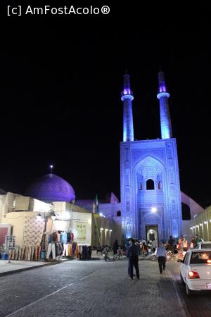 [P02] Yazd, Moscheea Vineri, Iwanul de la intrare, minaretele și cupola sub lumina albastră a reflectoarelor » foto by mprofeanu
 - 
<span class="allrVoted glyphicon glyphicon-heart hidden" id="av865248"></span>
<a class="m-l-10 hidden" id="sv865248" onclick="voting_Foto_DelVot(,865248,22077)" role="button">șterge vot <span class="glyphicon glyphicon-remove"></span></a>
<a id="v9865248" class=" c-red"  onclick="voting_Foto_SetVot(865248)" role="button"><span class="glyphicon glyphicon-heart-empty"></span> <b>LIKE</b> = Votează poza</a> <img class="hidden"  id="f865248W9" src="/imagini/loader.gif" border="0" /><span class="AjErrMes hidden" id="e865248ErM"></span>