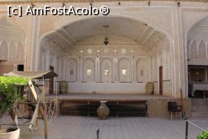 [P42] Yazd, Muzeul Apei, O mică terasă (iwan) cu oglinzi și frumoasă stucatură pentru relaxare și privit grădina » foto by mprofeanu
 - 
<span class="allrVoted glyphicon glyphicon-heart hidden" id="av865288"></span>
<a class="m-l-10 hidden" id="sv865288" onclick="voting_Foto_DelVot(,865288,22077)" role="button">șterge vot <span class="glyphicon glyphicon-remove"></span></a>
<a id="v9865288" class=" c-red"  onclick="voting_Foto_SetVot(865288)" role="button"><span class="glyphicon glyphicon-heart-empty"></span> <b>LIKE</b> = Votează poza</a> <img class="hidden"  id="f865288W9" src="/imagini/loader.gif" border="0" /><span class="AjErrMes hidden" id="e865288ErM"></span>