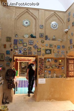 [P83] Yazd, Orașul Vechi, Casă cu expoziție de artizanat în interior și cu ceainărie » foto by mprofeanu
 - 
<span class="allrVoted glyphicon glyphicon-heart hidden" id="av865329"></span>
<a class="m-l-10 hidden" id="sv865329" onclick="voting_Foto_DelVot(,865329,22077)" role="button">șterge vot <span class="glyphicon glyphicon-remove"></span></a>
<a id="v9865329" class=" c-red"  onclick="voting_Foto_SetVot(865329)" role="button"><span class="glyphicon glyphicon-heart-empty"></span> <b>LIKE</b> = Votează poza</a> <img class="hidden"  id="f865329W9" src="/imagini/loader.gif" border="0" /><span class="AjErrMes hidden" id="e865329ErM"></span>
